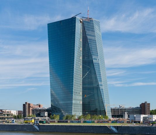 Digitális euróval kísérletezik az Európai Központi Bank