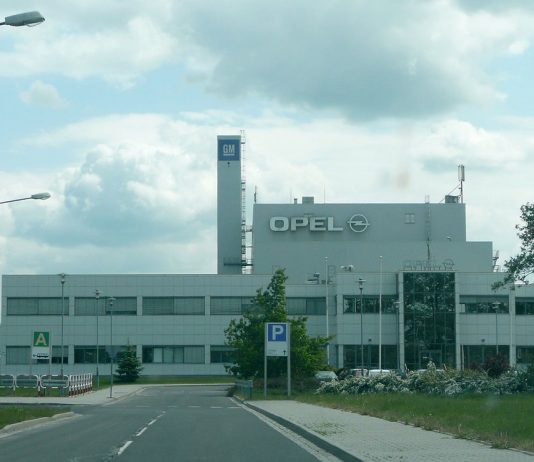 Nem gyárt több Astra-t a cég, de közben több száz dolgozót vesz fel