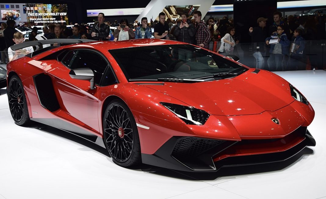 Leáll a benzines autók gyártásával a Lamborghini és a Lotus