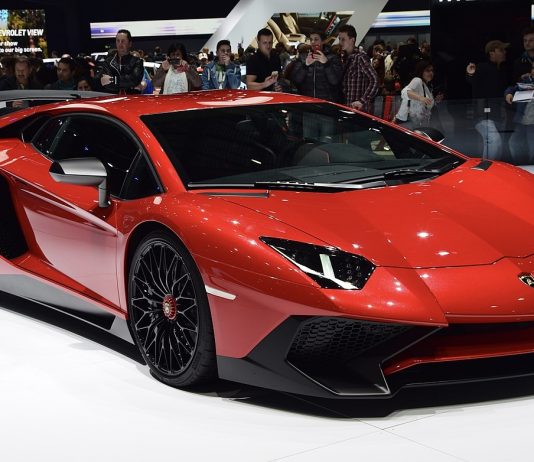 Leáll a benzines autók gyártásával a Lamborghini és a Lotus