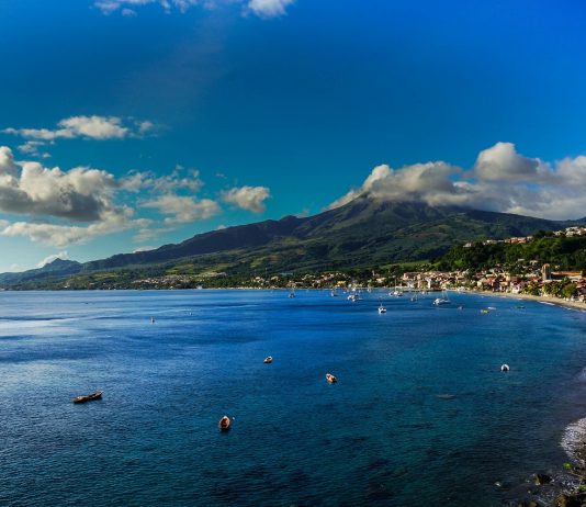 Párizsba evakuálják a betegeket Franciaország tengerentúli szigeteiről