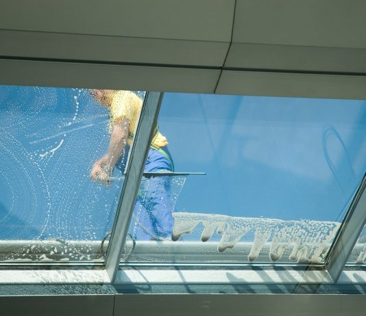 Megvan a kémia? Ablaktisztító cég