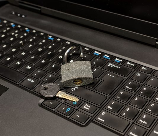 Hogy ellenőrizhet a munkáltató, ha távmunkában dolgozunk? adatvédelem