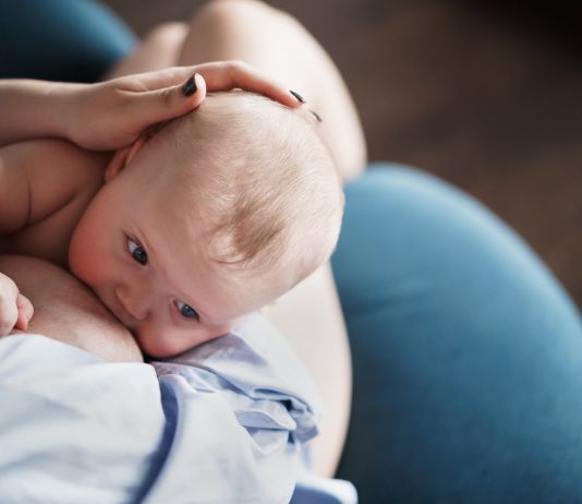 Megemelkedett a csecsemőgondozási díj csecsemo.jpg