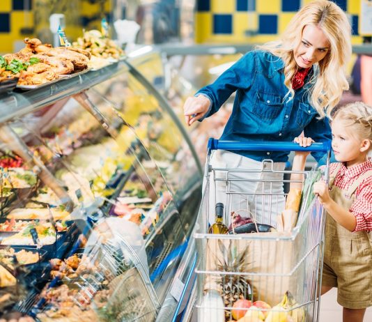 A vártnál jobban nőtt a kiskereskedelmi forgalom az euróövezetben Élelmiszerbolt