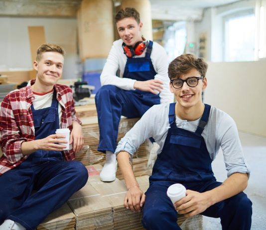 10 ezer fiatalt juttathat álláshoz a munkahelyteremtő program