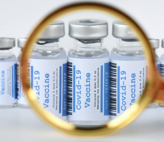 Harmadik oltást vezetne be a BioNTech/Pfizer