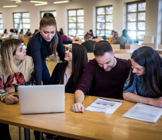 Önkifejezés és másként gondolkodás – ez a diákok számára a kreativitás Kreativitás - Metropolitan