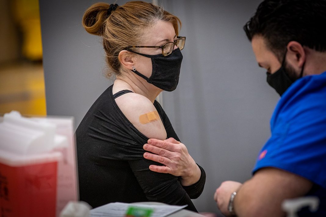 A gyermekük érdekében érdékében kérik a szülőket, hogy oltassák be magukat