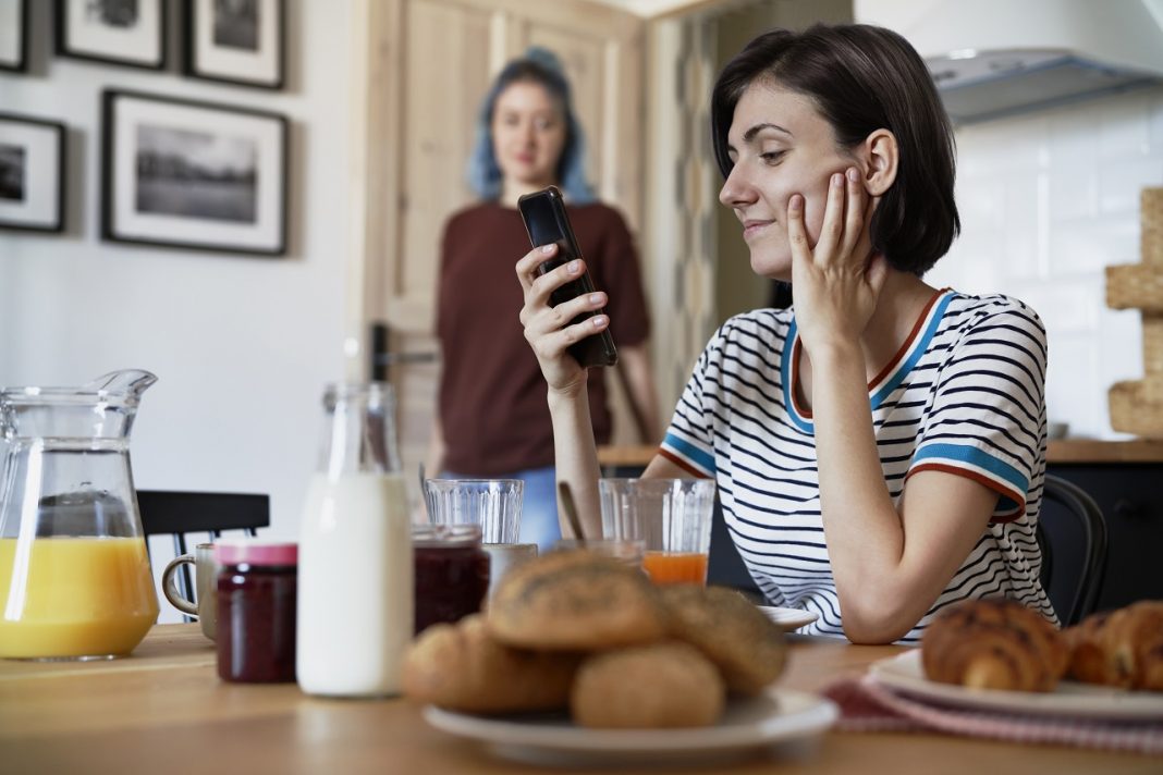 Tényleg azonnal válaszolni kell a Messenger-üzenetre? SMS-küldés