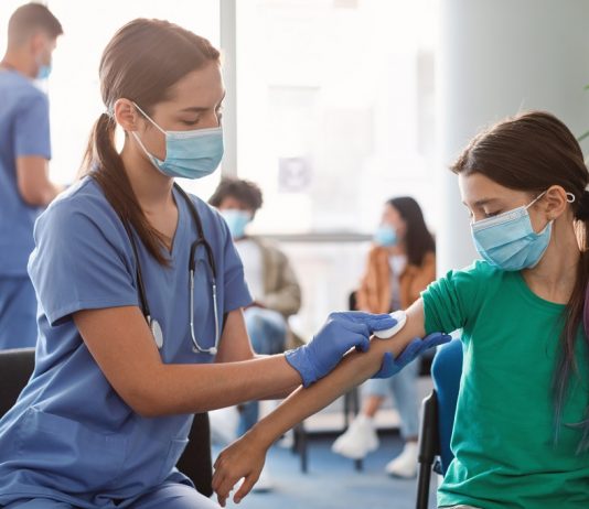 Folyamatosan lehet időpontot foglalni a 12 év feletti gyerekek oltására