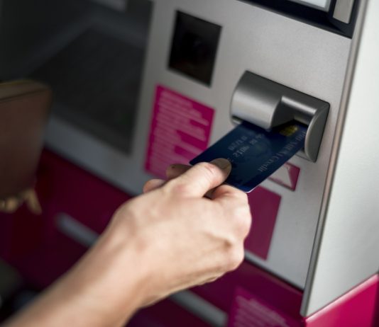 Járvány vs. pénztárca – mit tapasztaltak a fiatalok? Bankautomata