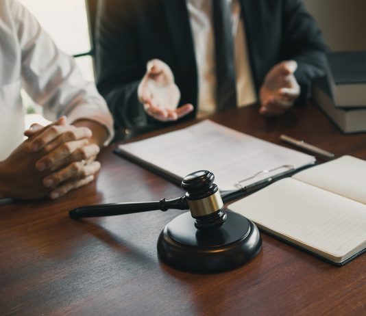 Ez a hely egy csaló, kizsákmányoló borzadály!