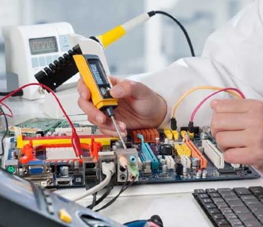 Összefog a szakképzés és a felsőoktatás Pécsett elektronikai-technikus