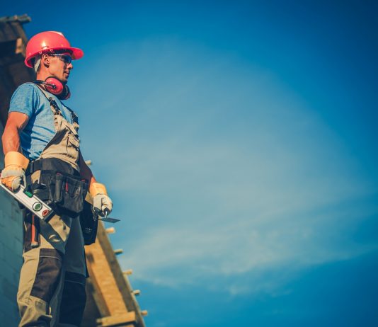 Az építőipari cégek negyedét érte jogsértésen a NAV