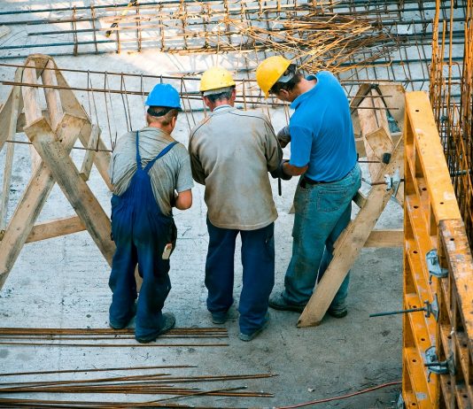 Továbbra is jelentős a feketemunka az építőiparban