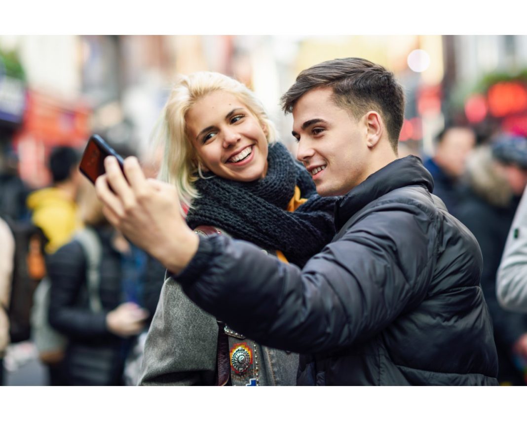 Védettségi karszalag a beoltottaknak