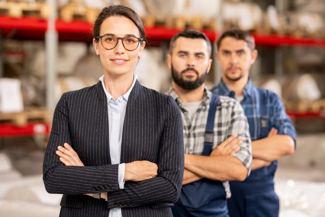 “Nem bírok a beosztottam agressziójával. Ő irányít engem!” Női vezető