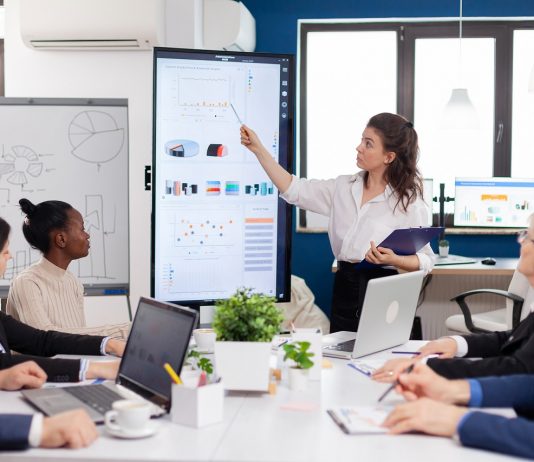 Hatalmas bérkülönbség a brit vezetői pozíciókban