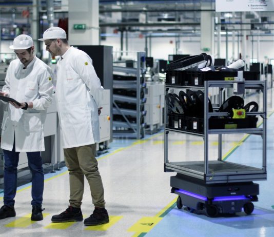 A robotizáció átalakítja a munkaerőpiacot – A mobil robotok megbecsült és értékes csapattagokká válnak AMR robot