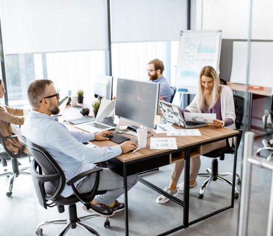 Félmilliós átlagfizetések egy éven belül?