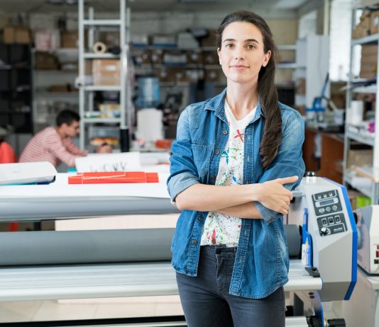 Csaknem 8 százalékkal nőttek a keresetek egy év alatt