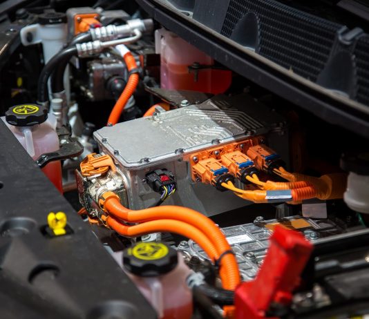 Többmillió dolgozó veszítheti el állását az elektromos autók miatt Japánban