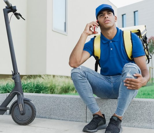 Több hónap után végre használhatják az ételfutárok az éttermek mosdóit