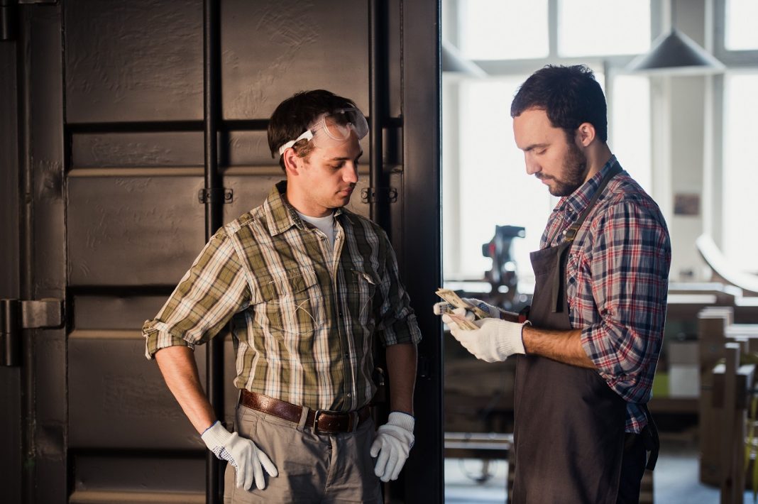 Minél kisebb a cég – annál többen keresnek keveset