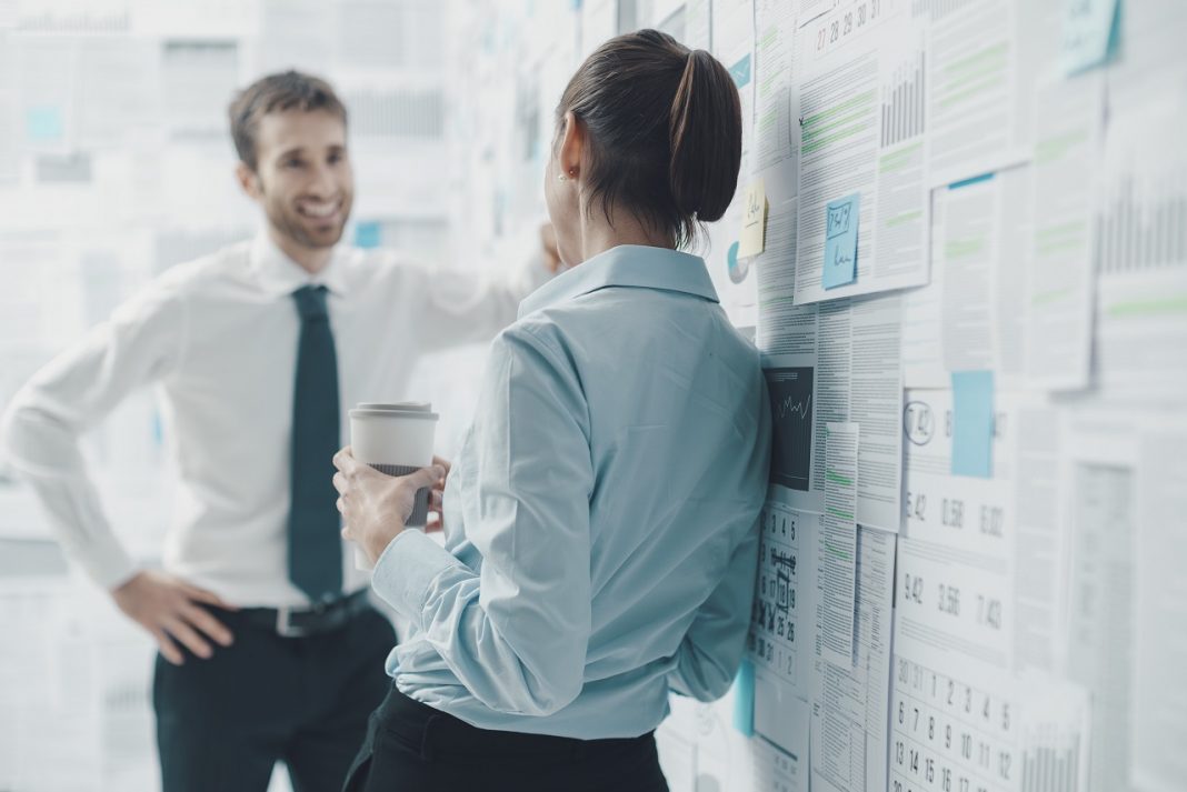 Munkahelyi viszonyok – Mit engedhetünk meg magunknak? És a másiknak? Flört