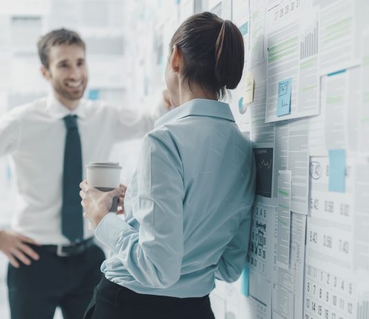 Munkahelyi viszonyok – Mit engedhetünk meg magunknak? És a másiknak? Flört