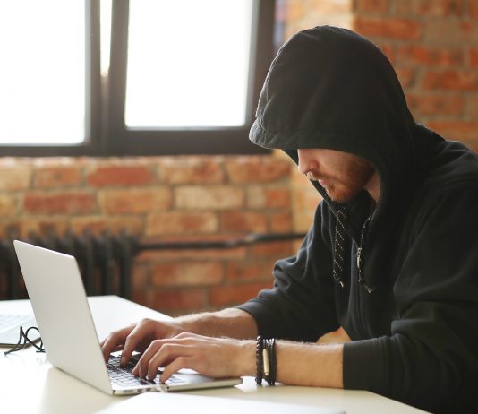 Nyolcvanezer embernek segítettek az MNB internetes figyelmeztetései