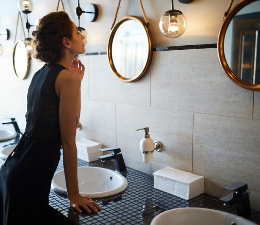 Életem titkai ott maradtak a munkahelyi vécében Illemhely