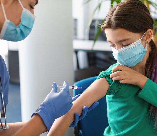 Oltási kampányt rendeznek a román iskolákban és egyetemeken