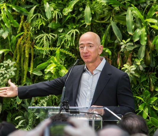 Egymilliárd dollárral segíti a klímédelmet Jeff Bezos