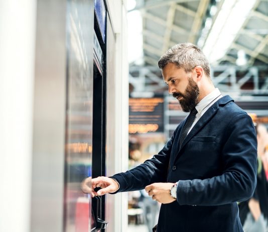 Kreatív külsejű papírpoharak kerülnek 1000 munkahelyi automatába Kávéautomata