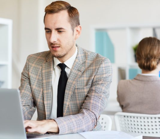 Ösztöndíjjal motiválják a nemzetvédelmi kutatómunkát Online kutatás