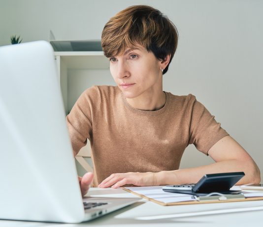 A magyarok közel negyedének jelentősen csökkent a bevétele a járvány miatt Pénzügyi felmérés