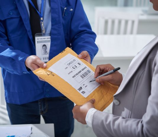 Magyarországon is toboroz a német posta: 750 ezres fizetést kínálnak Posta