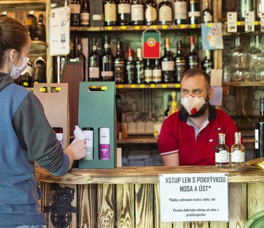 Piros besorolást kap tíz járás Szlovákiában