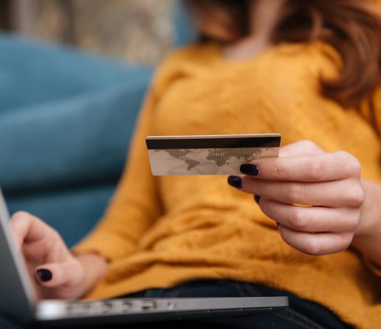 A nettó bérek emelkedését várják jövőre az elemzők reálbér