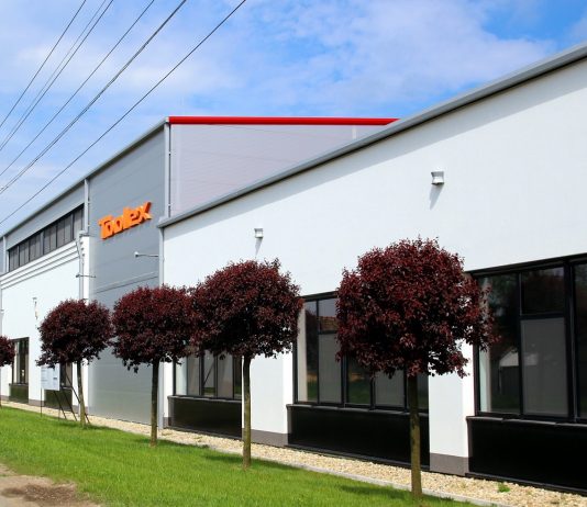 Csaknem 850 millió forintból bővítette gépparkját a fémmegmunkálással foglalkozó Toolex Kft.