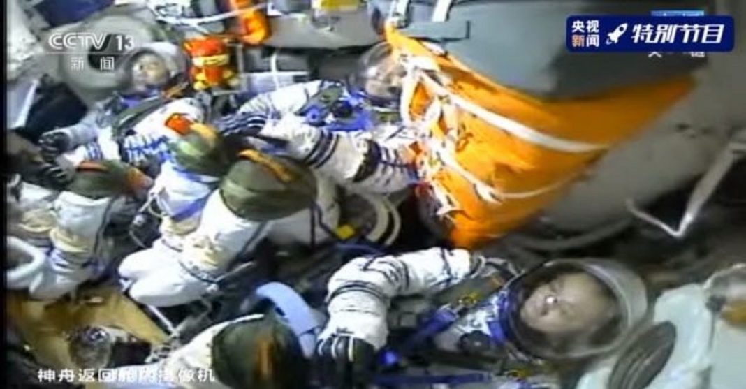 Visszatértek a Földre a kínai űrhajósok Űrhajósok