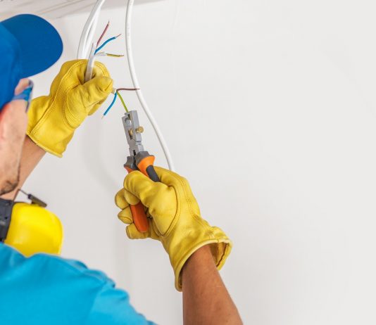 Hiány van a műszaki pályákon, és még lesz is egy ideig Villanyszerelő