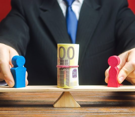 Ingyen tréningen tanulhatják meg a munkáltatók, hogy szüntessék meg a bérszakadékot Bérszakadék