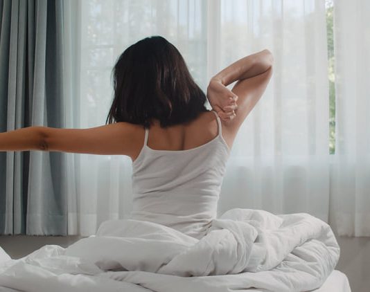 5 tipp, hogy jól induljon a napod mielőtt munkába mész Nyújtózkodás, fáradtság