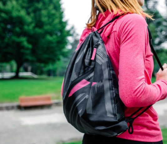 Mit lehet és mit nem lehet ebédidőben? Ki rendelkezik a munkaszünetem felett? Edzésre igyekvő nő