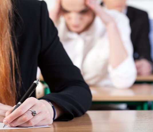 Csalónak érzik magukat a járvány alatt bejutott egyetemi hallgatók