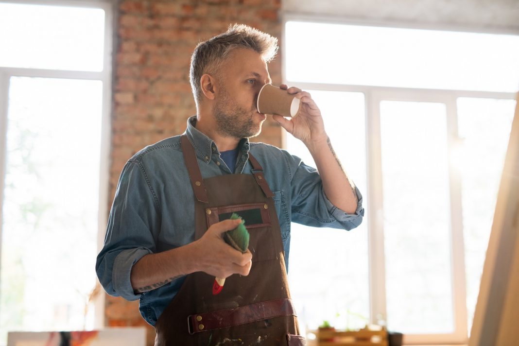 Hihetetlen, mit árul el személyiségünkről, ha kávézunk a munkában Kávézás