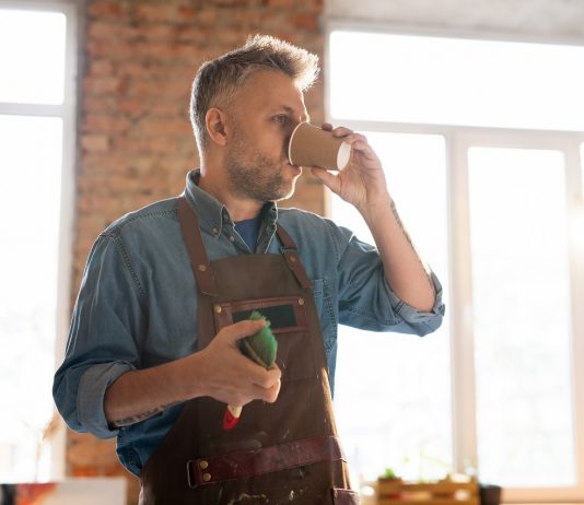 Hihetetlen, mit árul el személyiségünkről, ha kávézunk a munkában Kávézás